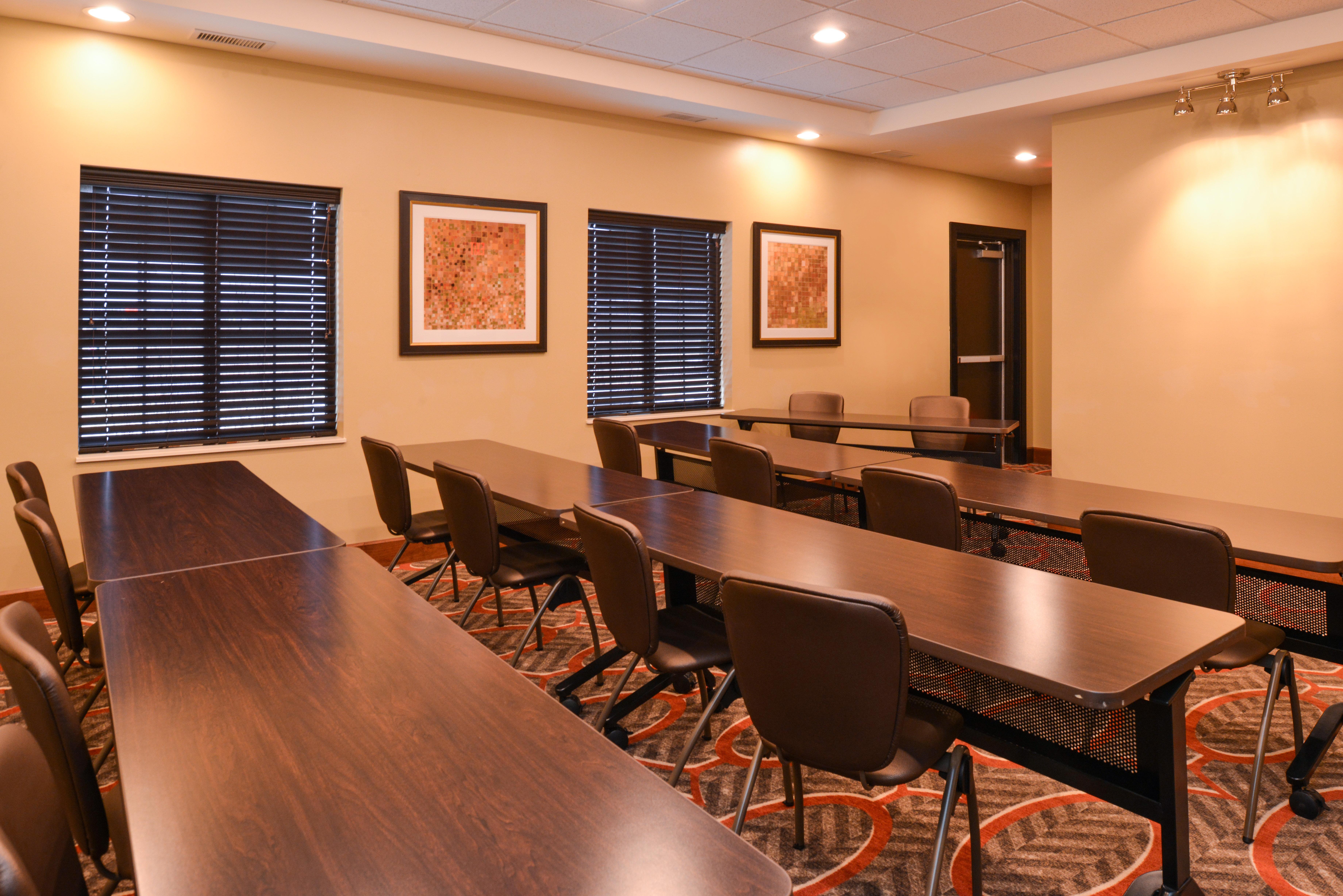 Staybridge Suites Merrillville By Ihg Εξωτερικό φωτογραφία